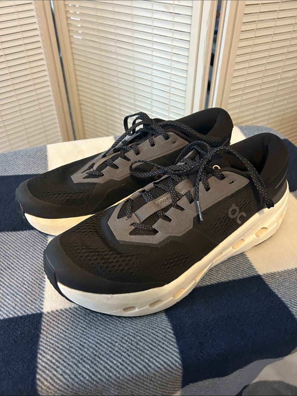 On Running Men's Black and Gray Cloudtec Performance Runners